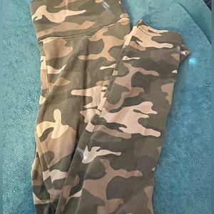 Camo leggings super cute